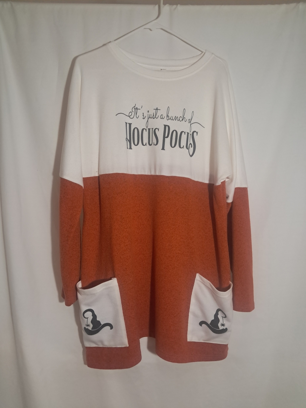 Source Unknown Cream & Rust Colorblock 'Hocus Pocus' Pullover